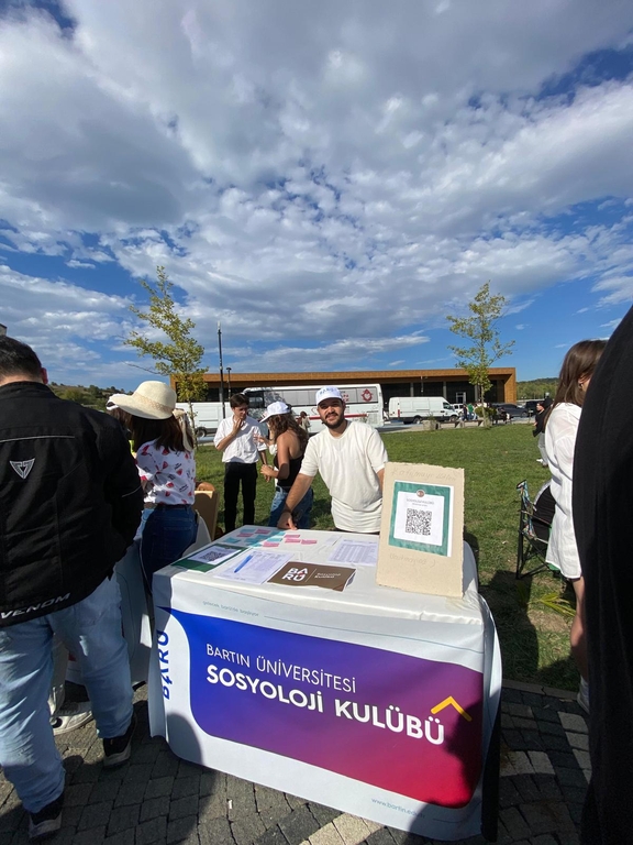 Bartın Üniversitesi’nde “Hoş Geldiniz Şenliği” ile Birlikte Öğrenci Kulüp Tanıtımları Gerçekleştirildi. Fotograflar 5