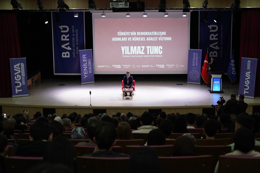 Former Minister of Justice Yılmaz Tunç gave the first lecture of the TÜGVA Specialty Academy at BARÜ Kapak