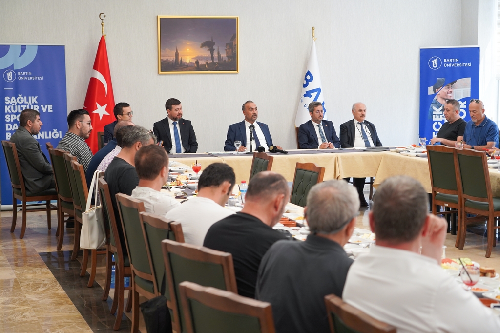 Rector Akkaya Celebrates Journalists and Press Day with Members of the Press Kapak