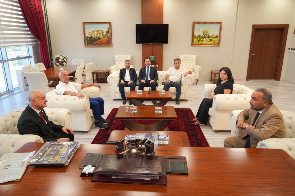 BARÜ Strengthens Cooperation with Vector International Academy of Sciences Kapak