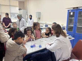 Özel Bartın Açı Koleji Okul Öncesi Öğrencileri Fen Bilgisi Eğitimi Laboratuvarını Ziyaret Etmiştir