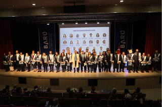 Akademik performansta üstün başarı gösterenler ödüllendirildi