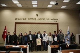 STUDENTEN DER BRUDERSCHAFTCLUBS BESUCHTEN DEN BÜRGERMEISTER