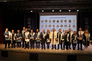 BARÜ’de “Akademik Giysi ve Akademik Performans Ödül Töreni” gerçekleştirildi