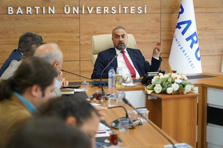 Üniversitemizde eğitim-öğretim planlarının sadeleştirilmesi ve niteliğinin artırılmasına yönelik değerlendirme toplantısı gerçekleştirildi.