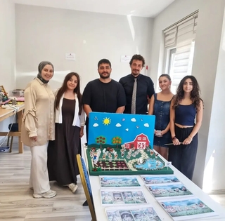 Ulusal Staj Programı Kapsamında Merkezimizde Çalışan  Kıymetli Stajyerlerimiz Materyal Birimimizde Gereksinim Duyduğumuz Bizim Çiftlik Materyalini Tasarlayarak Ürettiler
