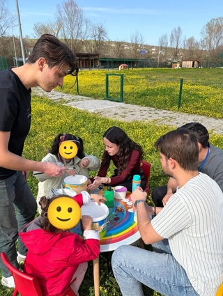 Eğitim Fakültesi'nin Kıymetli Öğrencileri ANNEM İÇİN ÇİÇEK DİKİYORUM, BÜYÜTÜYORUM GÖNÜLLÜLÜK PROJESİ'NE  Başladı