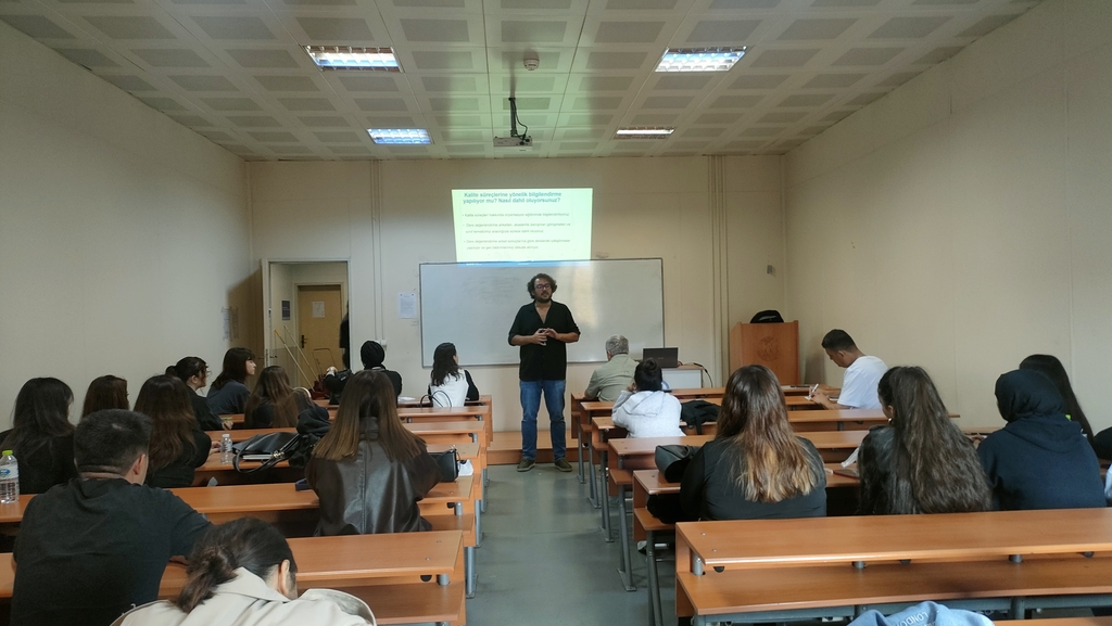 Halkla İlişkiler ve Tanıtım Programı 1. Sınıf Öğrencilerine Oryantasyon Eğitimi Fotograflar 1