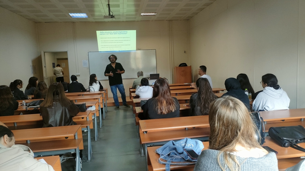 Halkla İlişkiler ve Tanıtım Programı 1. Sınıf Öğrencilerine Oryantasyon Eğitimi Fotograflar 3