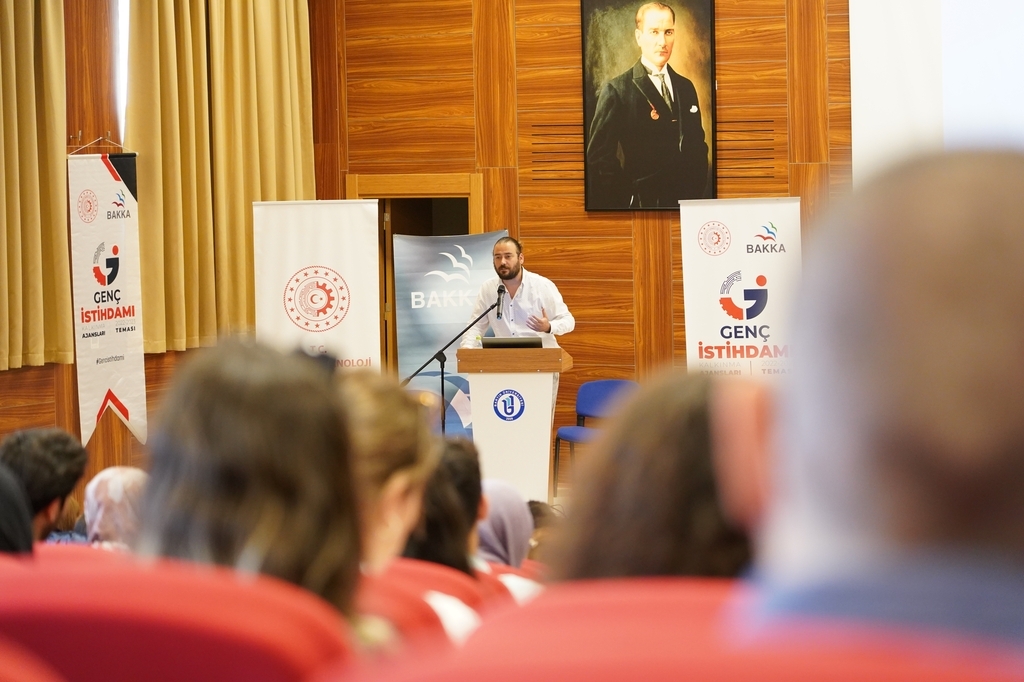 Öğretim Elemanlarımızdan Gençlerde Beceri Artırma Eğitimi Fotograflar 0