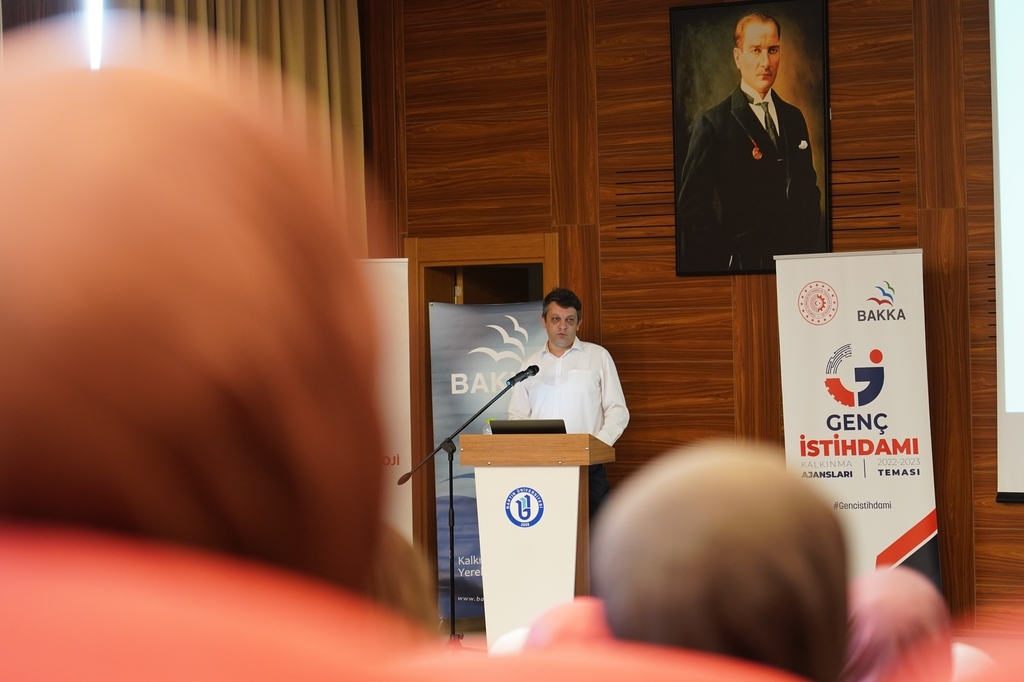 Öğretim Elemanlarımızdan Gençlerde Beceri Artırma Eğitimi Fotograflar 6