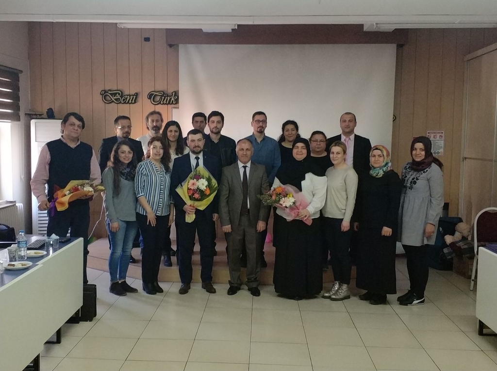 Yüksekokulumuz Halkla ilişkiler ve Tanıtım Programı Öğretim Görevlileri Sağlık çalışanlarına "Hasta Odaklı Hizmet Anlayışı" eğitimi verdi Fotograflar 1