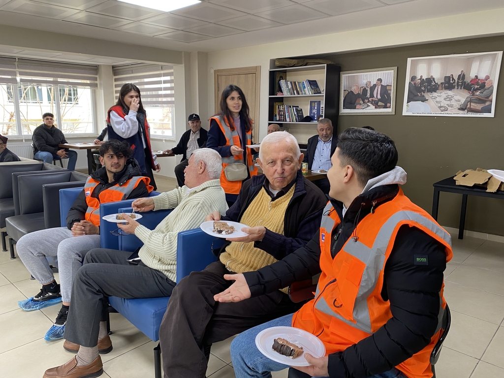 Yaşlılar Haftası’nda Huzurevine Anlamlı Ziyaret Fotograflar 1