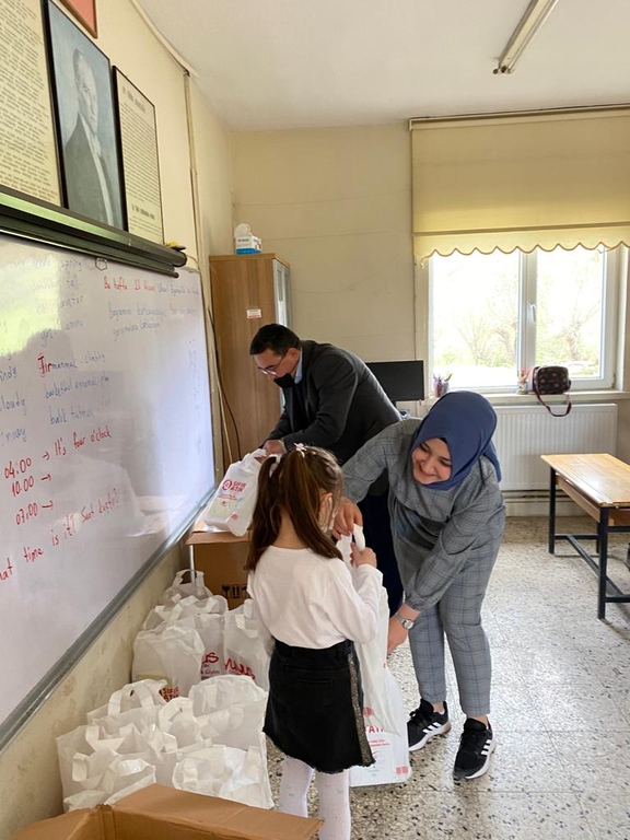 İlkokul Öğrencileriyle 23 Nisan Sevincini Paylaştık Fotograflar 1