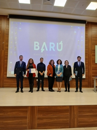 Psikolojik Danışmanlık ve Rehberlik ve Kütüphaneler: Göç, Mültecilik ve Yoksulluk Bağlamında Hizmet Yaklaşımları