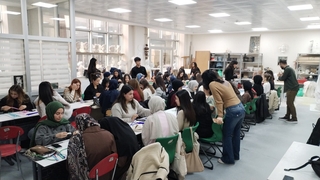 BARÜ’de Anlamlı İş Birliği: Kadınlar Günü İçin Şönil Çiçek Atölyesi Düzenlendi