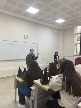 Bölüm Başkanımız Doç. Dr. Ömer Baykal ve Arş. Gör. Dr. Beyhan Erkurt Hayme Ana Mesleki ve Teknik Anadolu Lisesi öğrencilerine  "Siyaset Bilimi ve Kamu Yönetimi Bölümü Tanıtım Günü" kapsamında bilgi vermiştir.