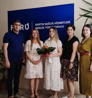 Sağlık Hizmetleri Meslek Yüksekokulu Yönetiminden Öğr. Gör. Dr. İdil TAŞ’a Hayırlı Olsun Ziyareti