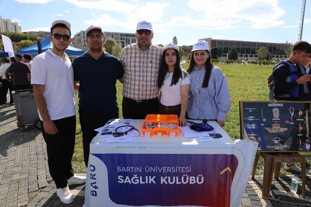 Bartın Üniversitesi (BARÜ) öğrencileri düzenlenen ‘Hoş Geldiniz’ şenliğiyle yeni eğitim-öğretim dönemine coşkuyla başladı. Fotograflar 5