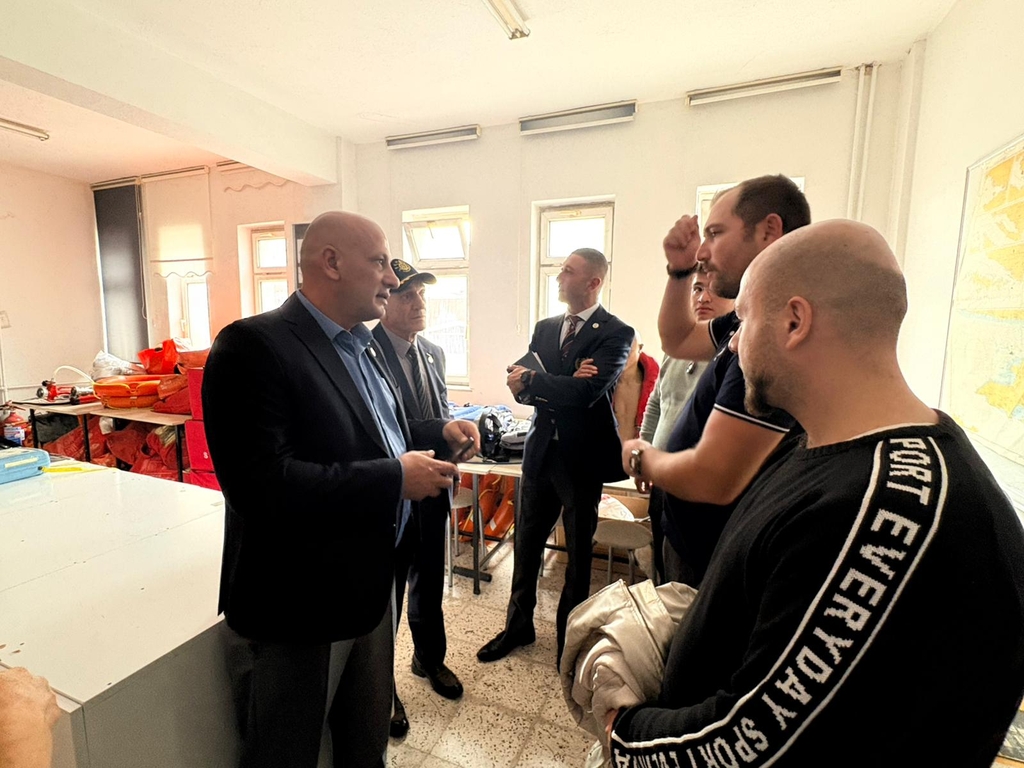 Türkiye Yat Kaptanları ve Çalışanları Derneği Okulumuzu Ziyaret Etti Fotograflar 1