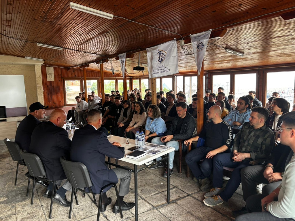 Türkiye Yat Kaptanları ve Çalışanları Derneği Okulumuzu Ziyaret Etti Fotograflar 11