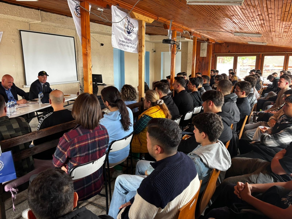 Türkiye Yat Kaptanları ve Çalışanları Derneği Okulumuzu Ziyaret Etti Fotograflar 12