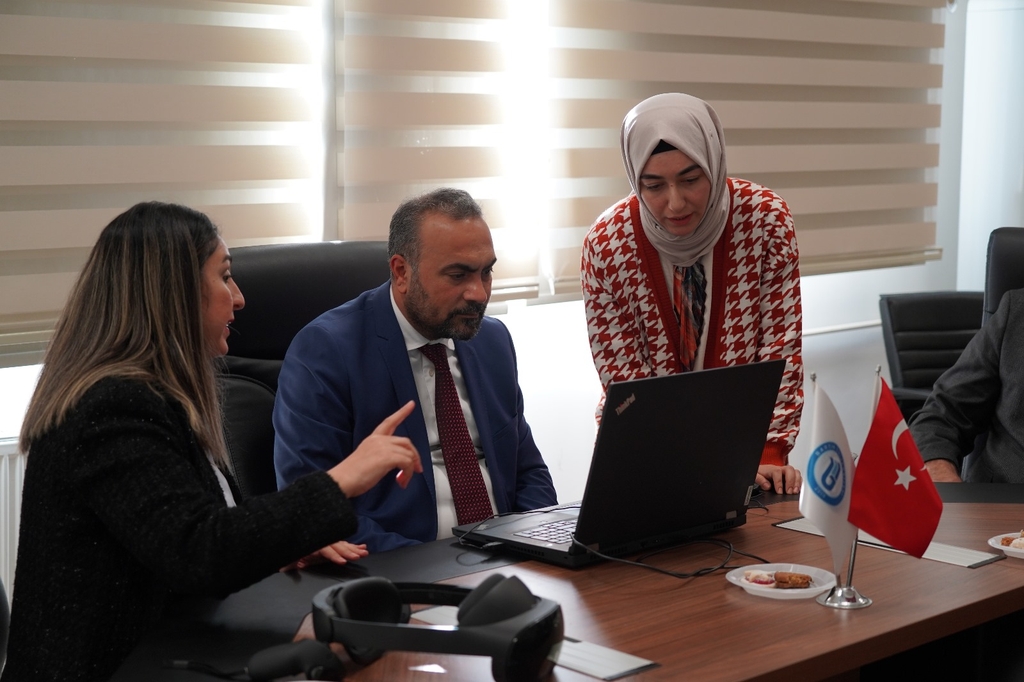 Rektör Akkaya “Ulusal Lider Araştırmacılar Programı” kapsamında yürütülen projeyi inceledi Kapak