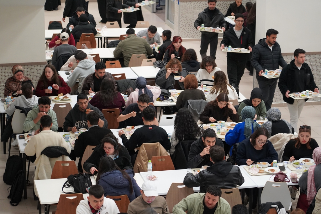 BARÜ’lü öğrenciler ramazan ayı boyunca iftar sofrasında bir araya geldi Kapak