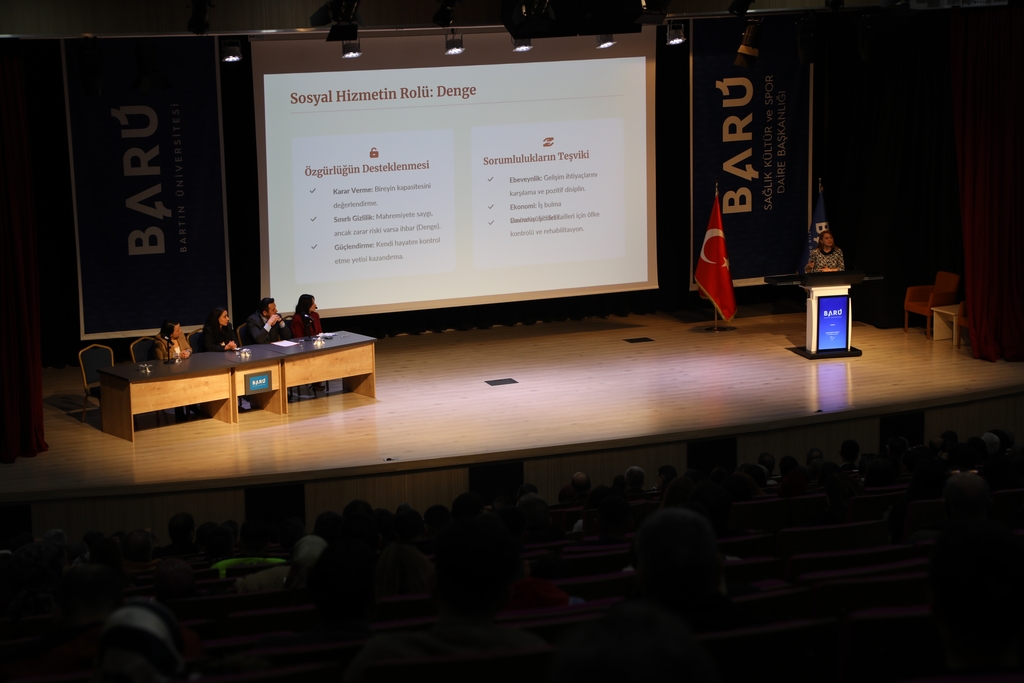 BARÜ’de haklar, sorumluluklar ve özgürlükler kapsamında aile konuşuldu Kapak