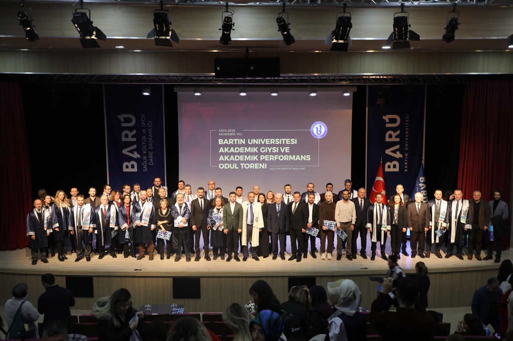 BARÜ’de “Akademik Giysi ve Akademik Performans Ödül Töreni” gerçekleştirildi Kapak