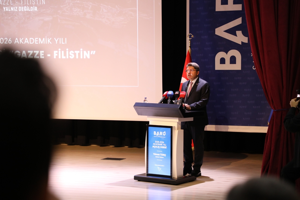 BARÜ akademik yıla Bakan Tunç’un açılış dersiyle başladı Kapak