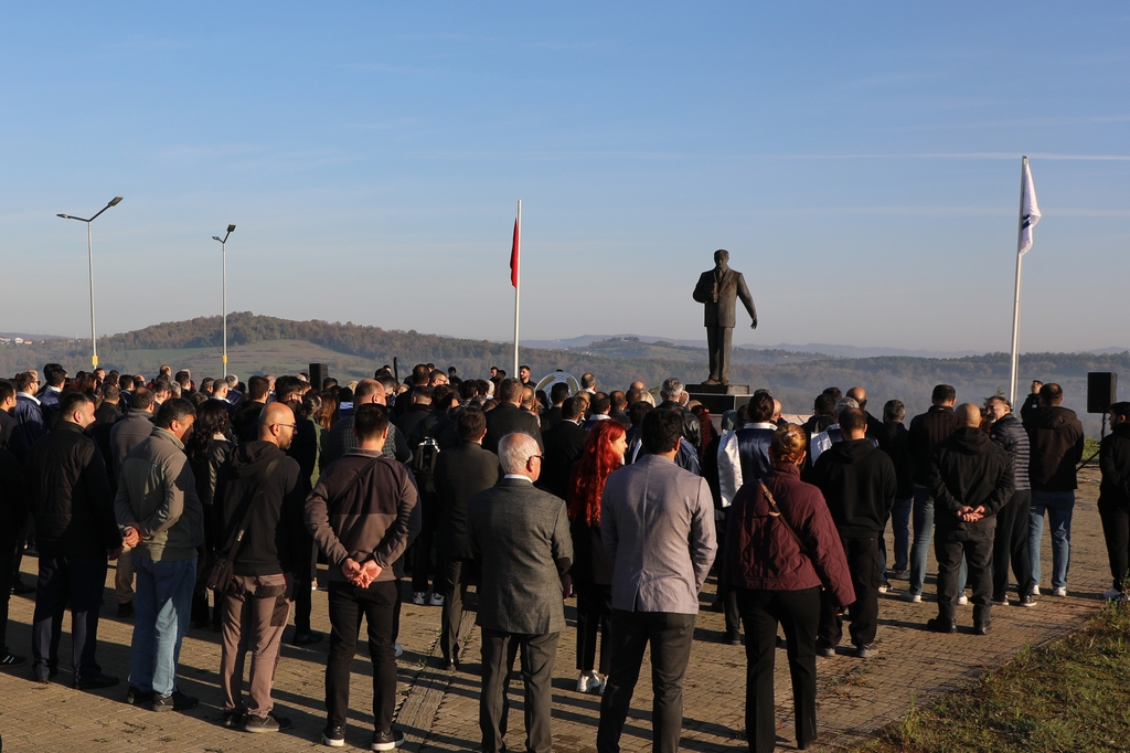 BARÜ’deki törende Gazi Mustafa Kemal Atatürk özlem ve saygıyla anıldı Kapak