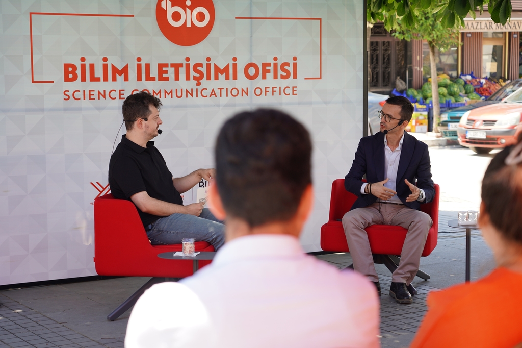 BARÜ Bilim Kafe etkinliğinde gençlere geleceğin meslekleri anlatıldı Kapak