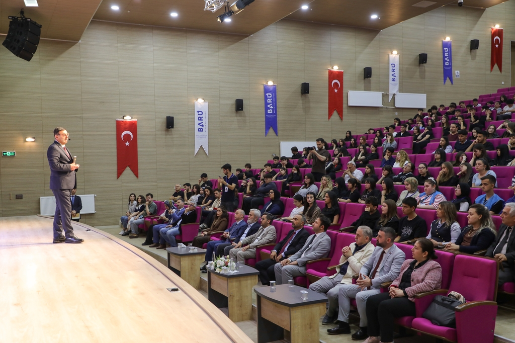 BARÜ’de Milletvekili Serkan Bayram, engelleri aşan yaşam hikâyesini anlattı Kapak