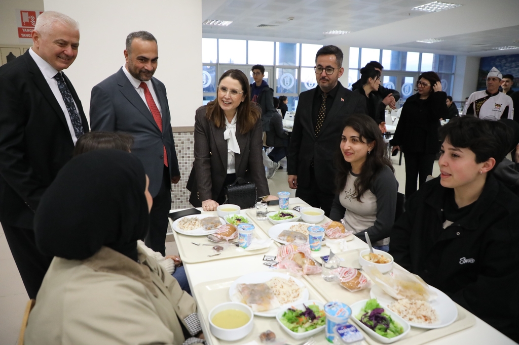 Bartın il protokolü BARÜ’lü öğrencilerle iftarda bir araya geldi Kapak